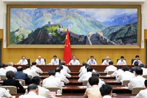 李强主持召开国务院第二次全体会议